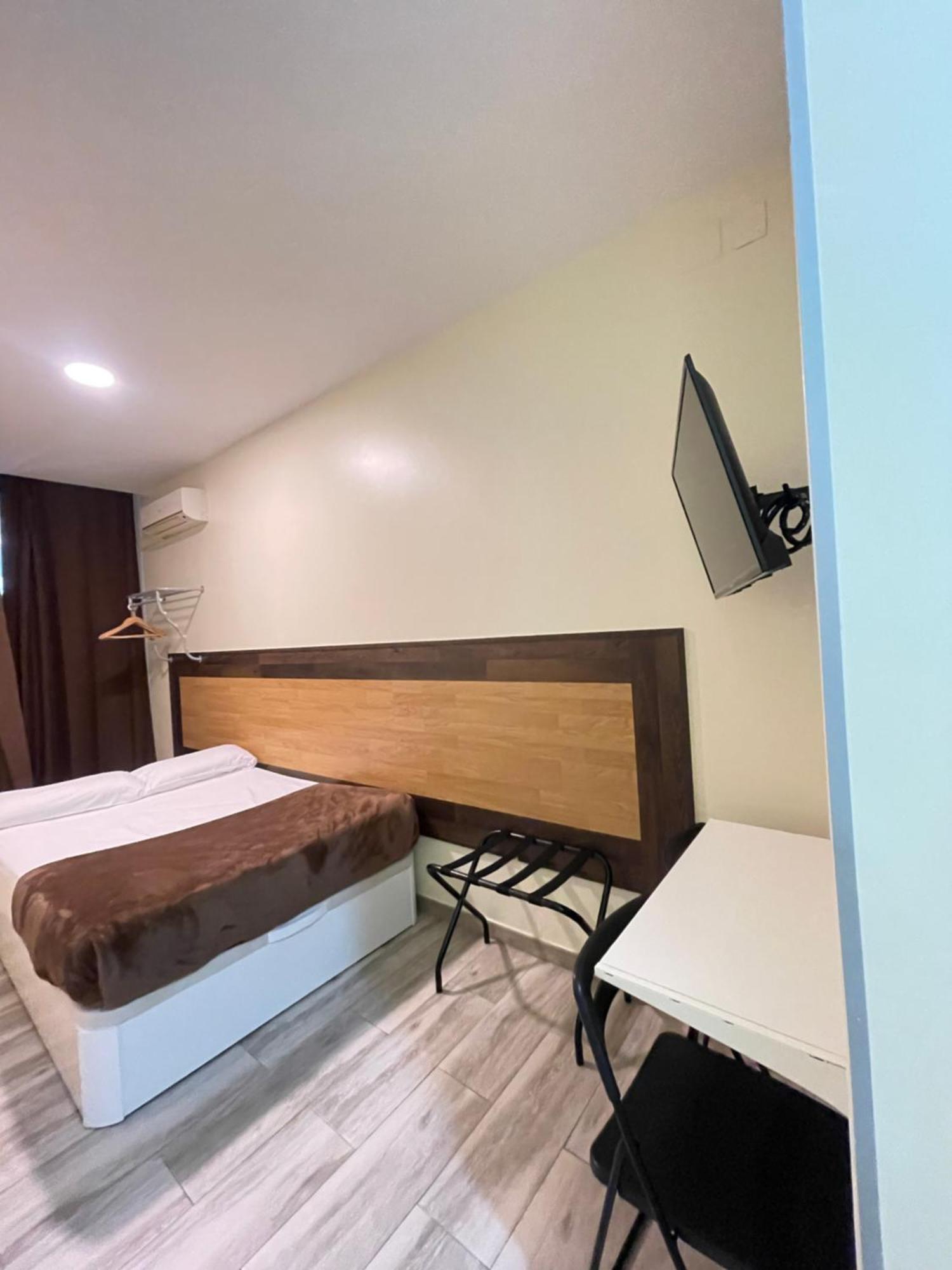 Hostal Oliver Мадрид Экстерьер фото