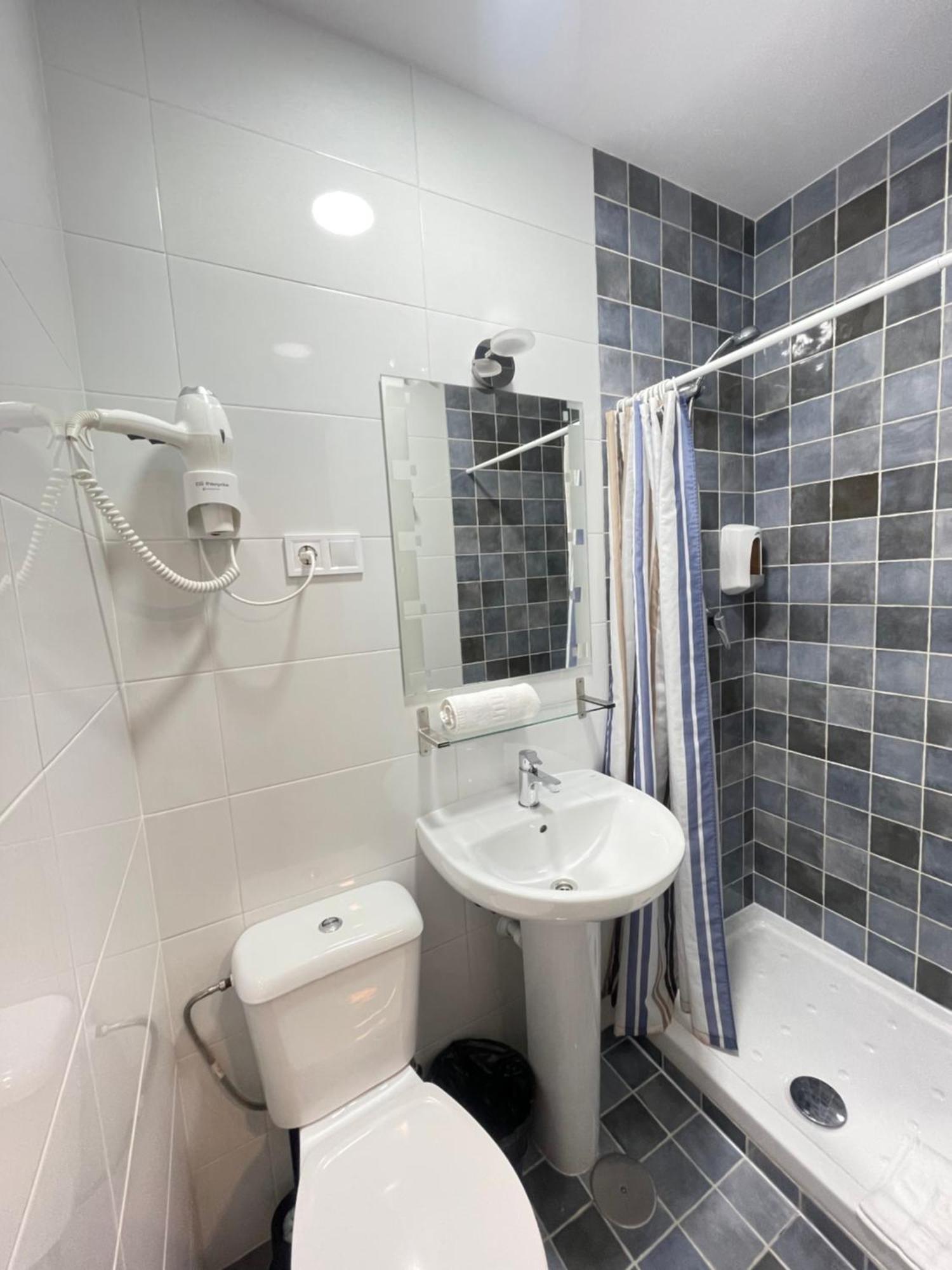 Hostal Oliver Мадрид Экстерьер фото