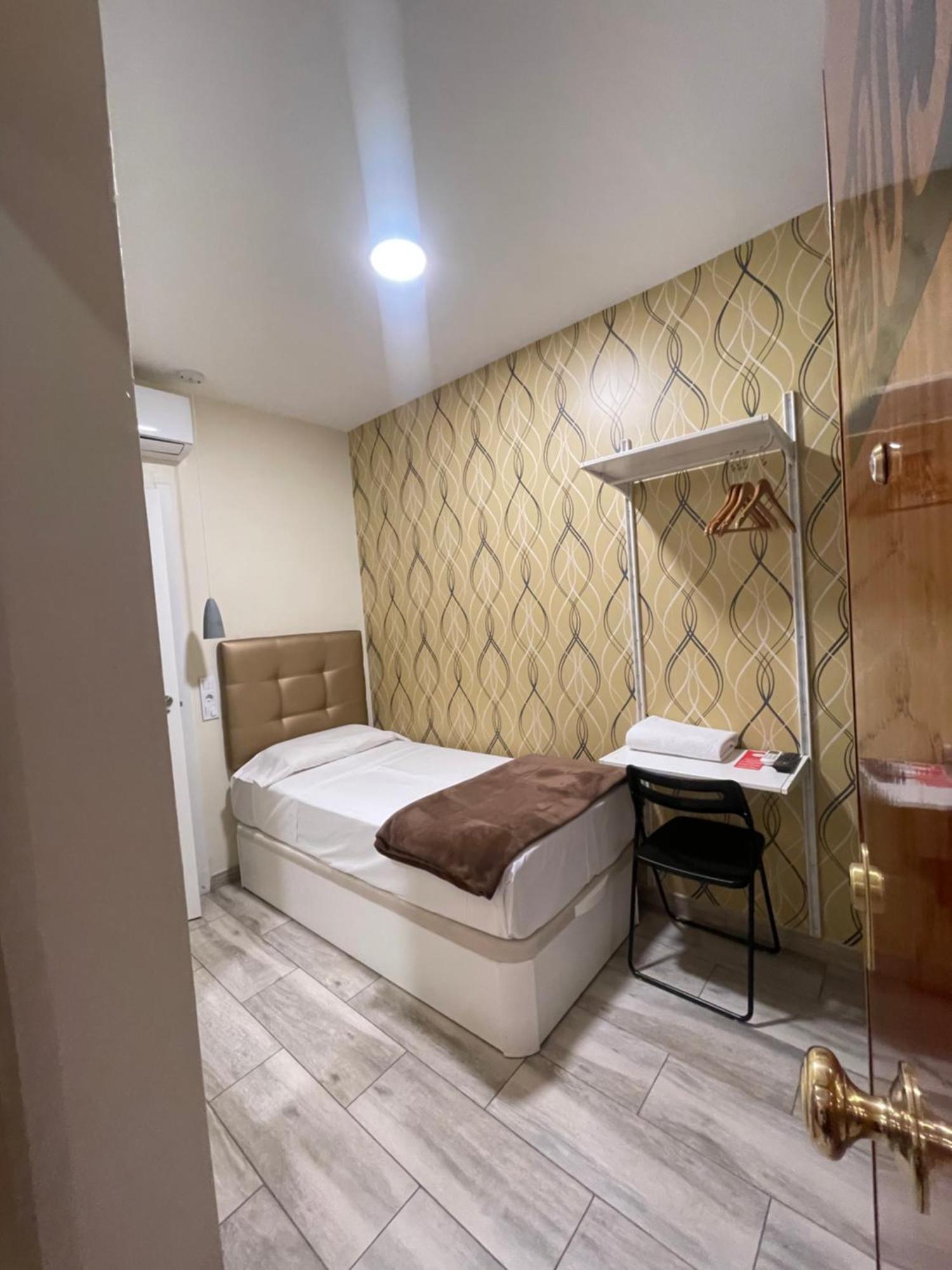 Hostal Oliver Мадрид Экстерьер фото