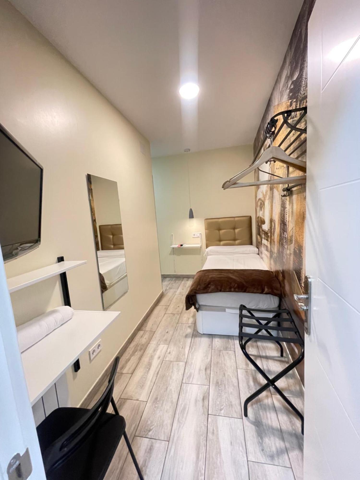 Hostal Oliver Мадрид Экстерьер фото