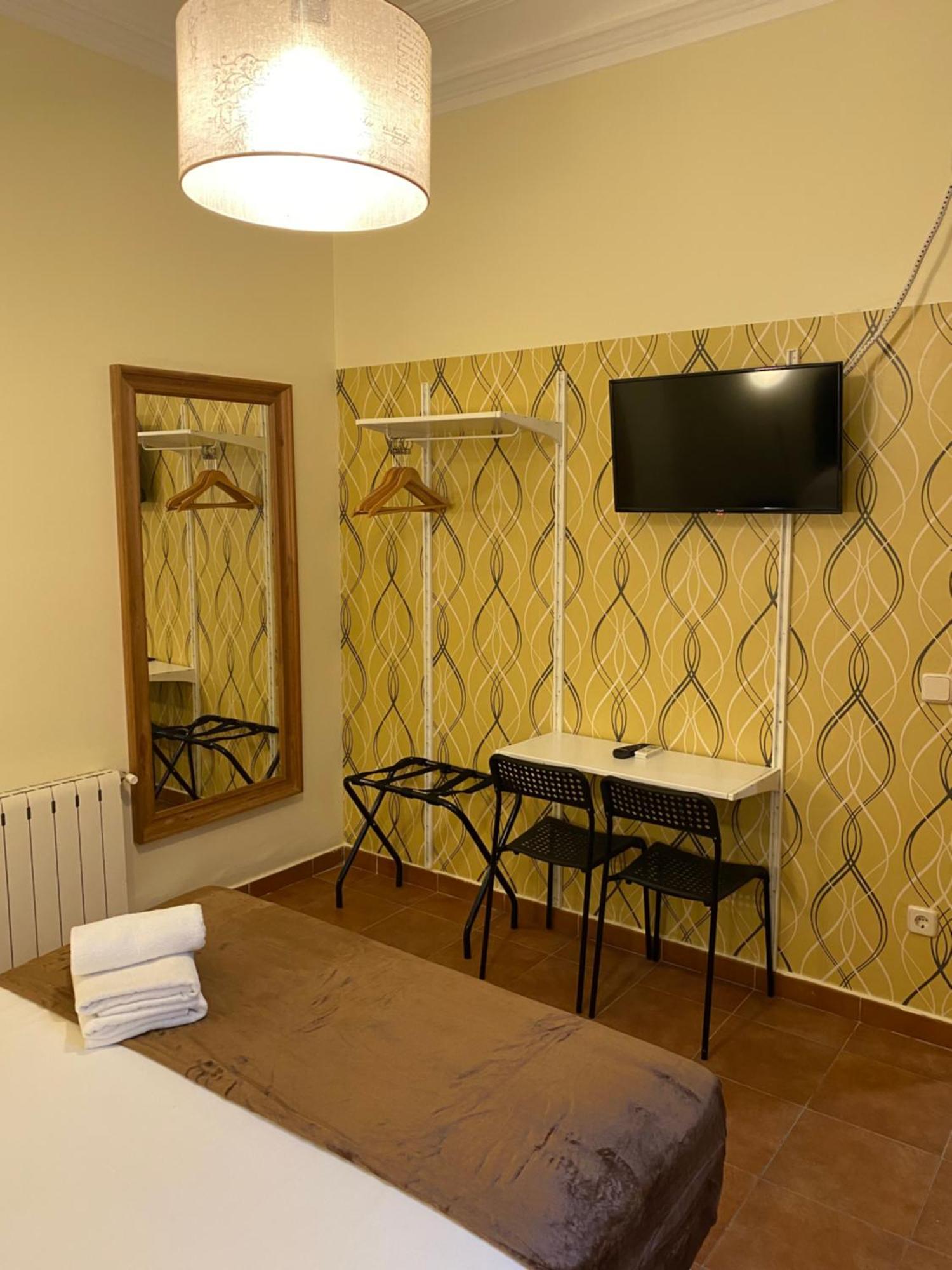 Hostal Oliver Мадрид Экстерьер фото