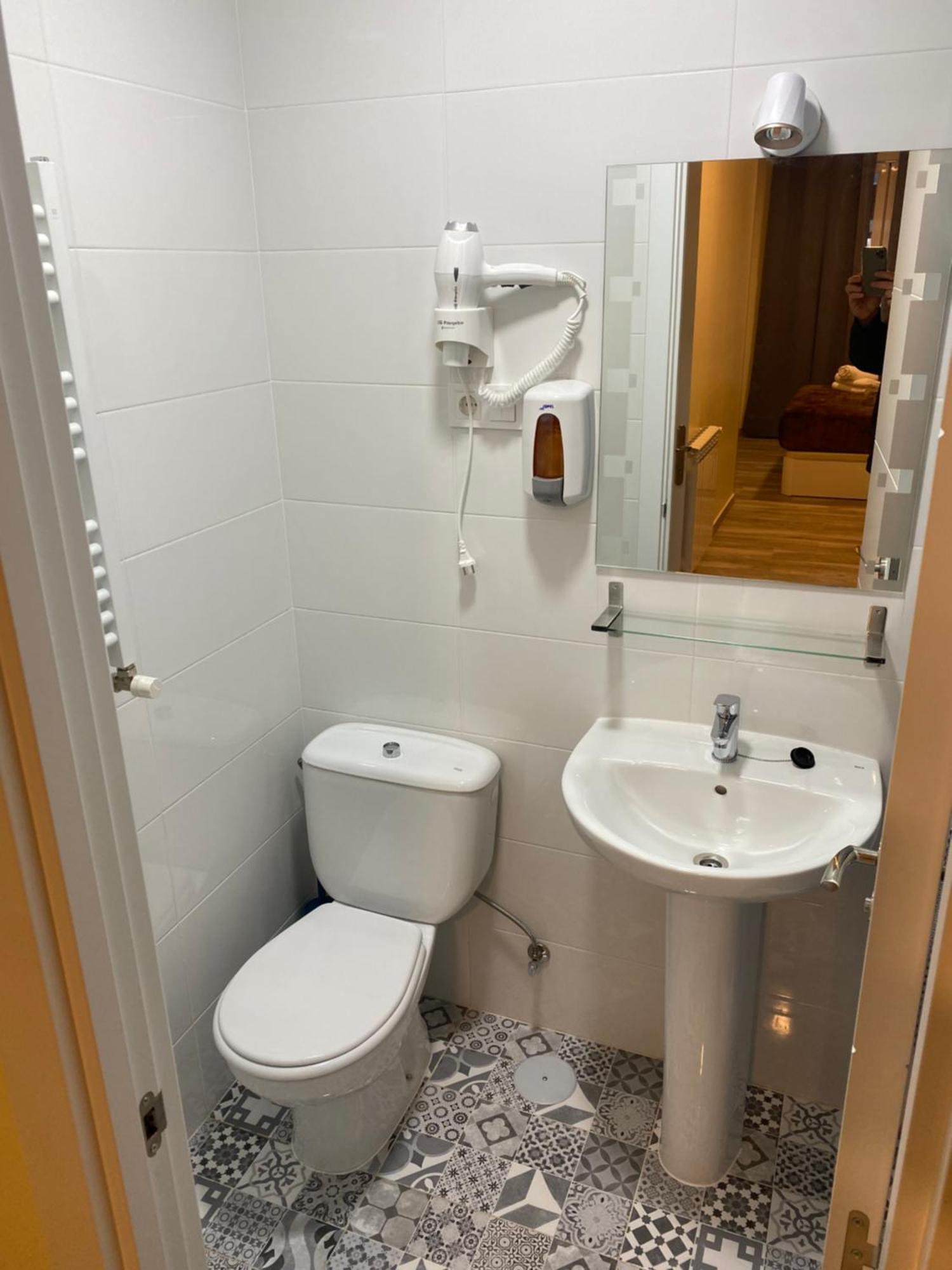 Hostal Oliver Мадрид Экстерьер фото