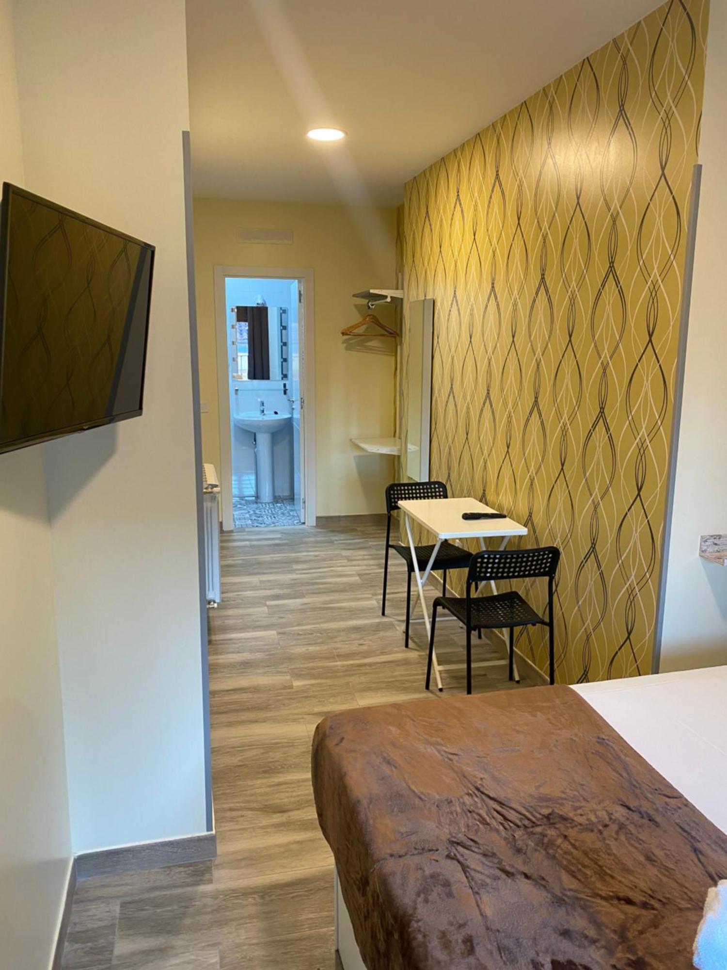 Hostal Oliver Мадрид Экстерьер фото
