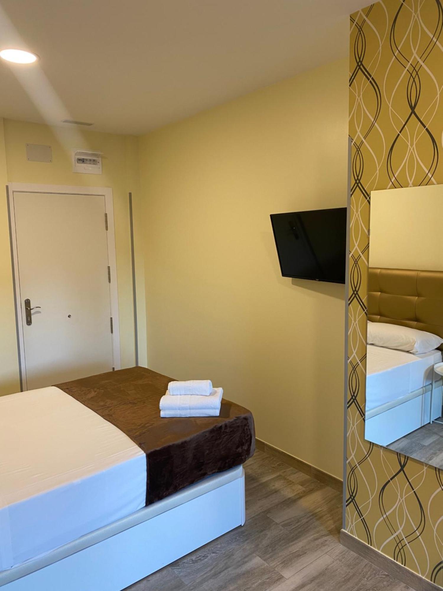 Hostal Oliver Мадрид Экстерьер фото