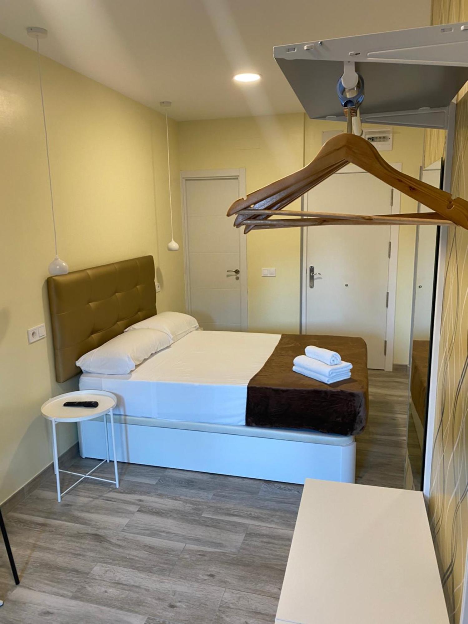 Hostal Oliver Мадрид Экстерьер фото