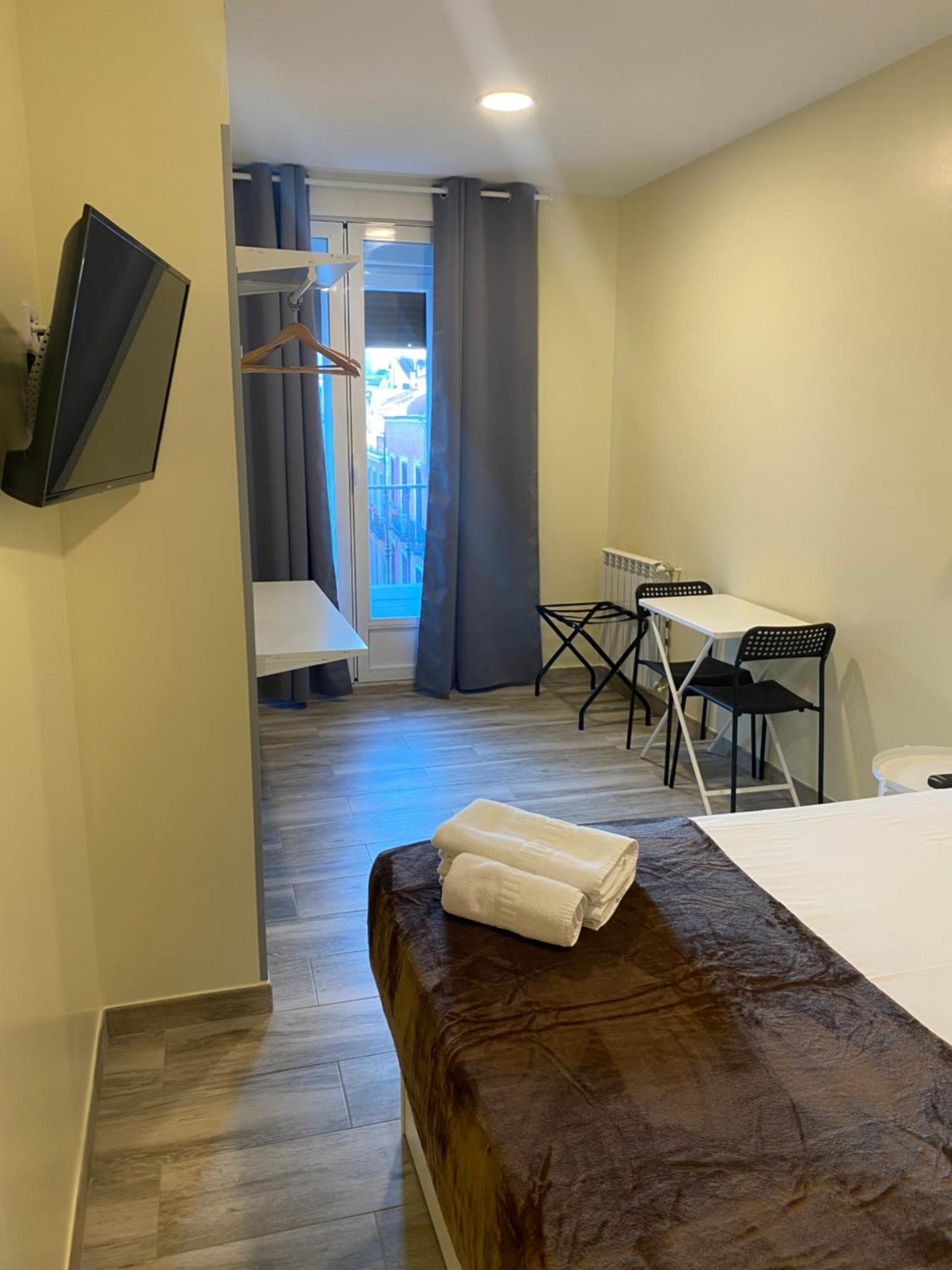 Hostal Oliver Мадрид Экстерьер фото