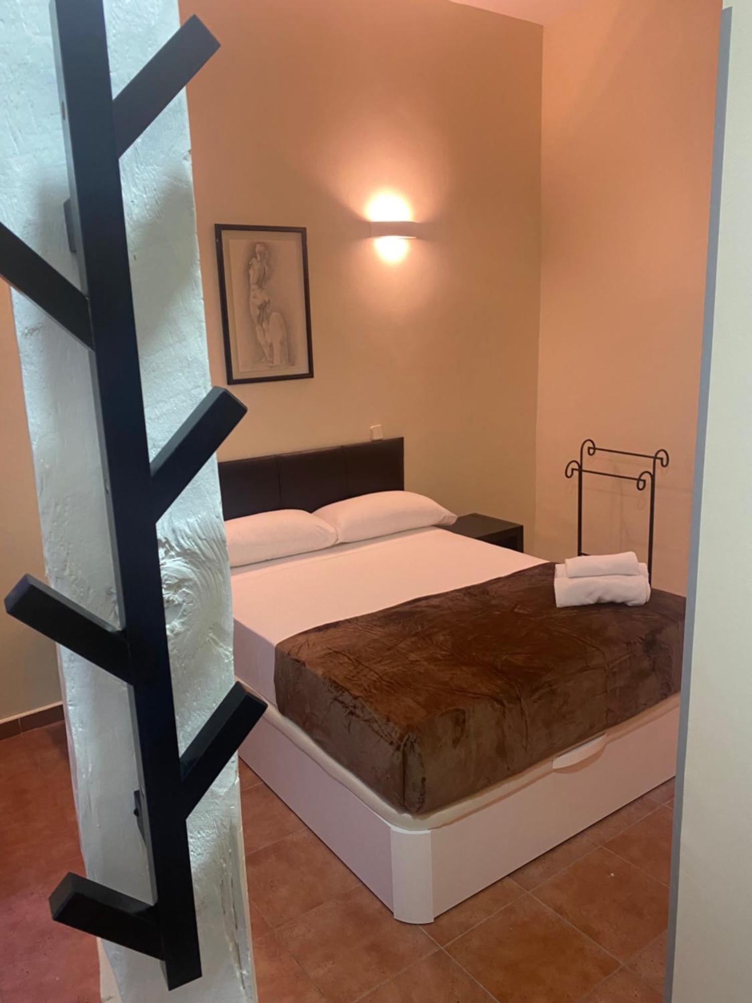 Hostal Oliver Мадрид Экстерьер фото
