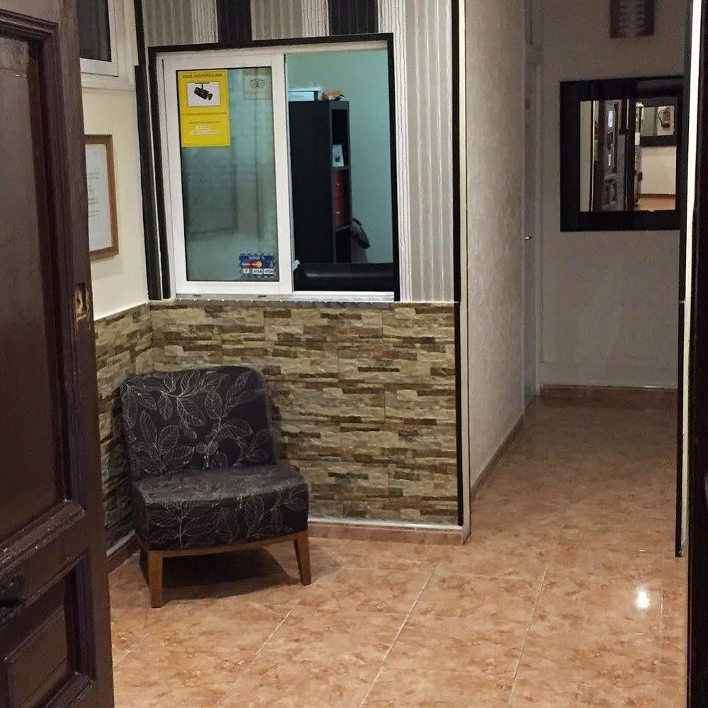 Hostal Oliver Мадрид Экстерьер фото